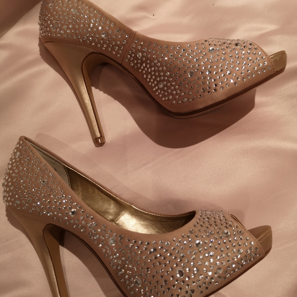 Shoes - Picture 4 of 4